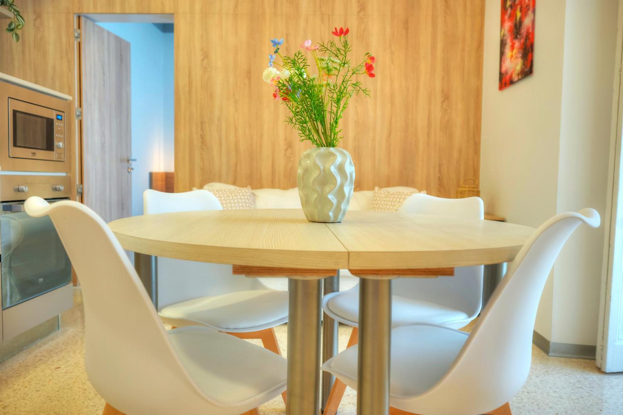 Apartment Tasteful 2bedrooms With Maltese Balcony Mcop1-2 Valletta