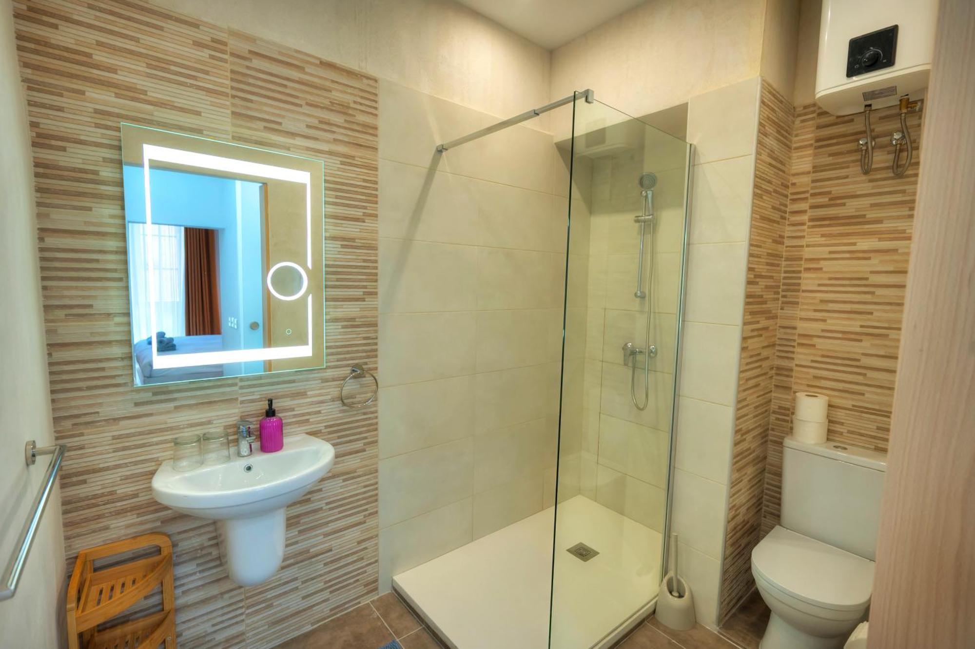 Tasteful 2bedrooms With Maltese Balcony Mcop1-2 Valletta