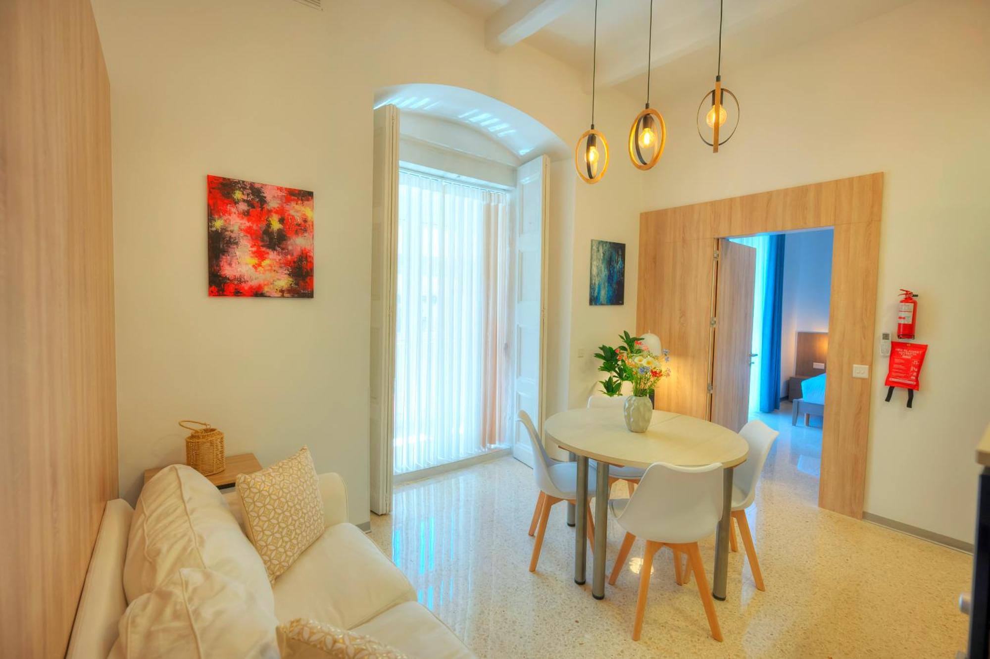 Tasteful 2bedrooms With Maltese Balcony Mcop1-2 Apartment Valletta