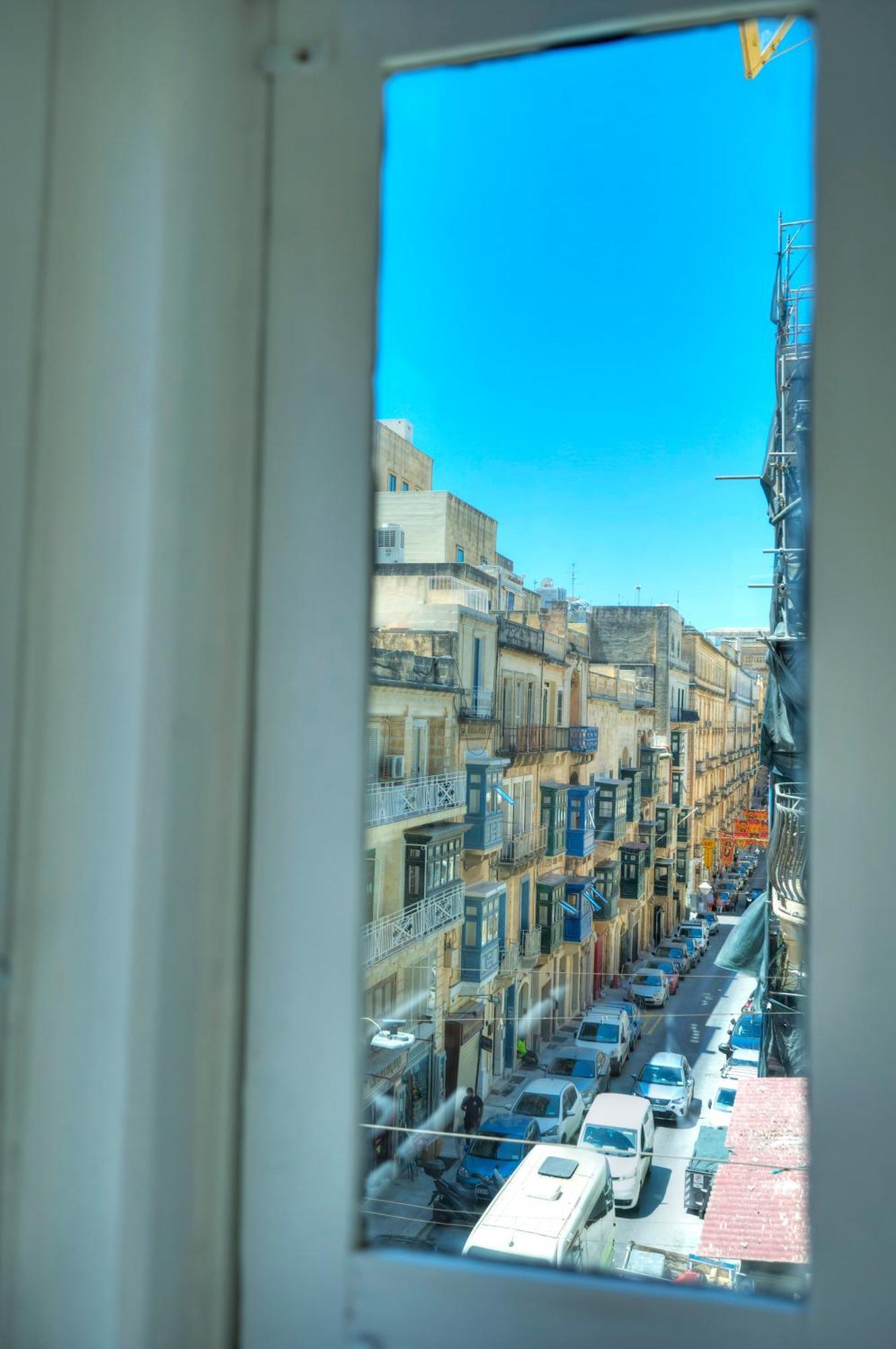 Tasteful 2bedrooms With Maltese Balcony Mcop1-2