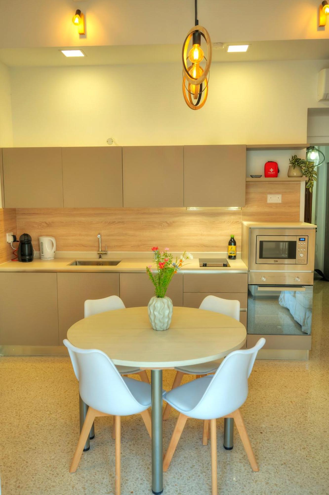 Tasteful 2bedrooms With Maltese Balcony Mcop1-2 Apartment Valletta